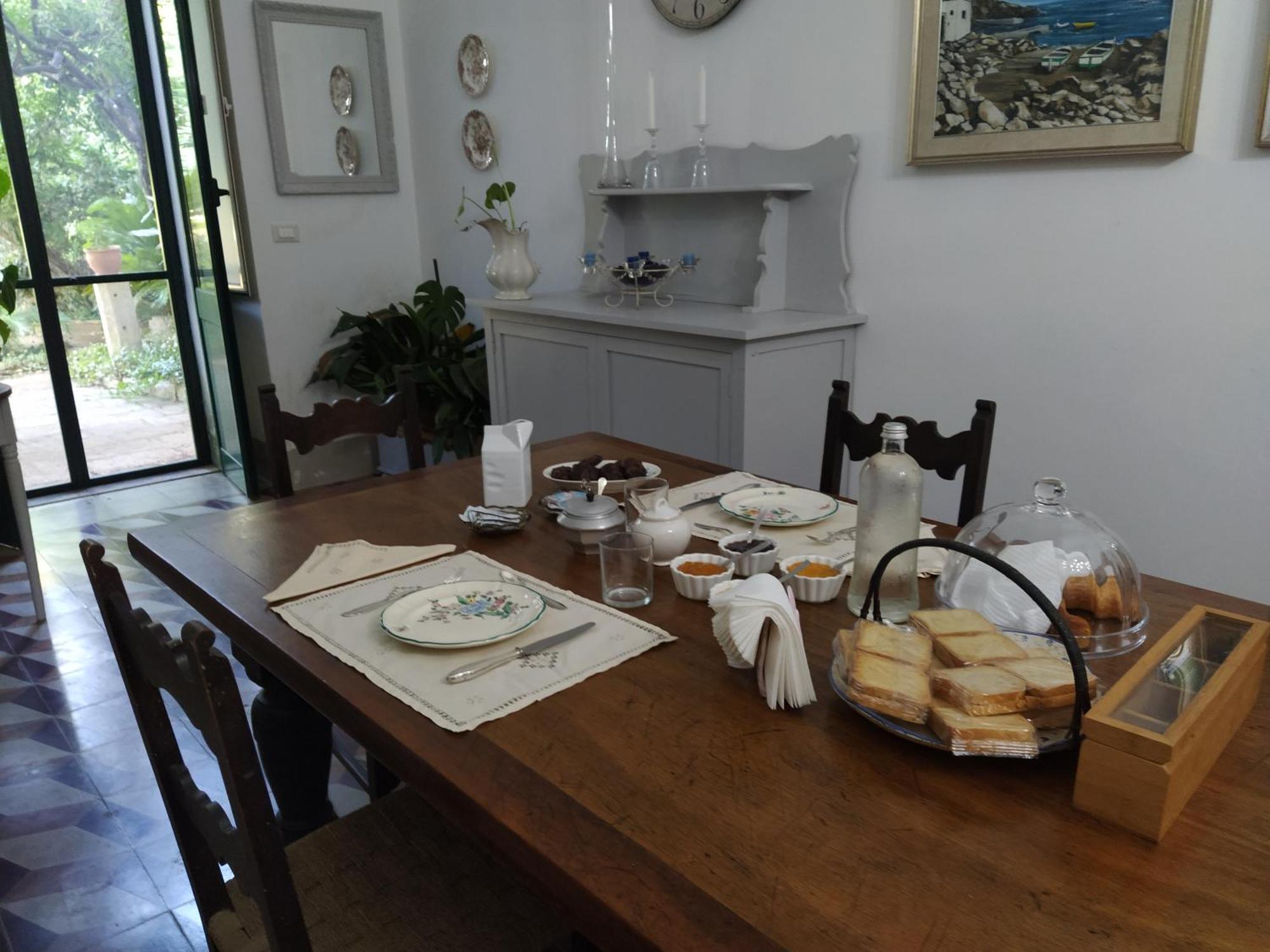 Aricelle Speziali Acomodação com café da manhã Specchia Gallone Exterior foto